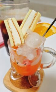 샌드케이드가 올라간 자몽에이드