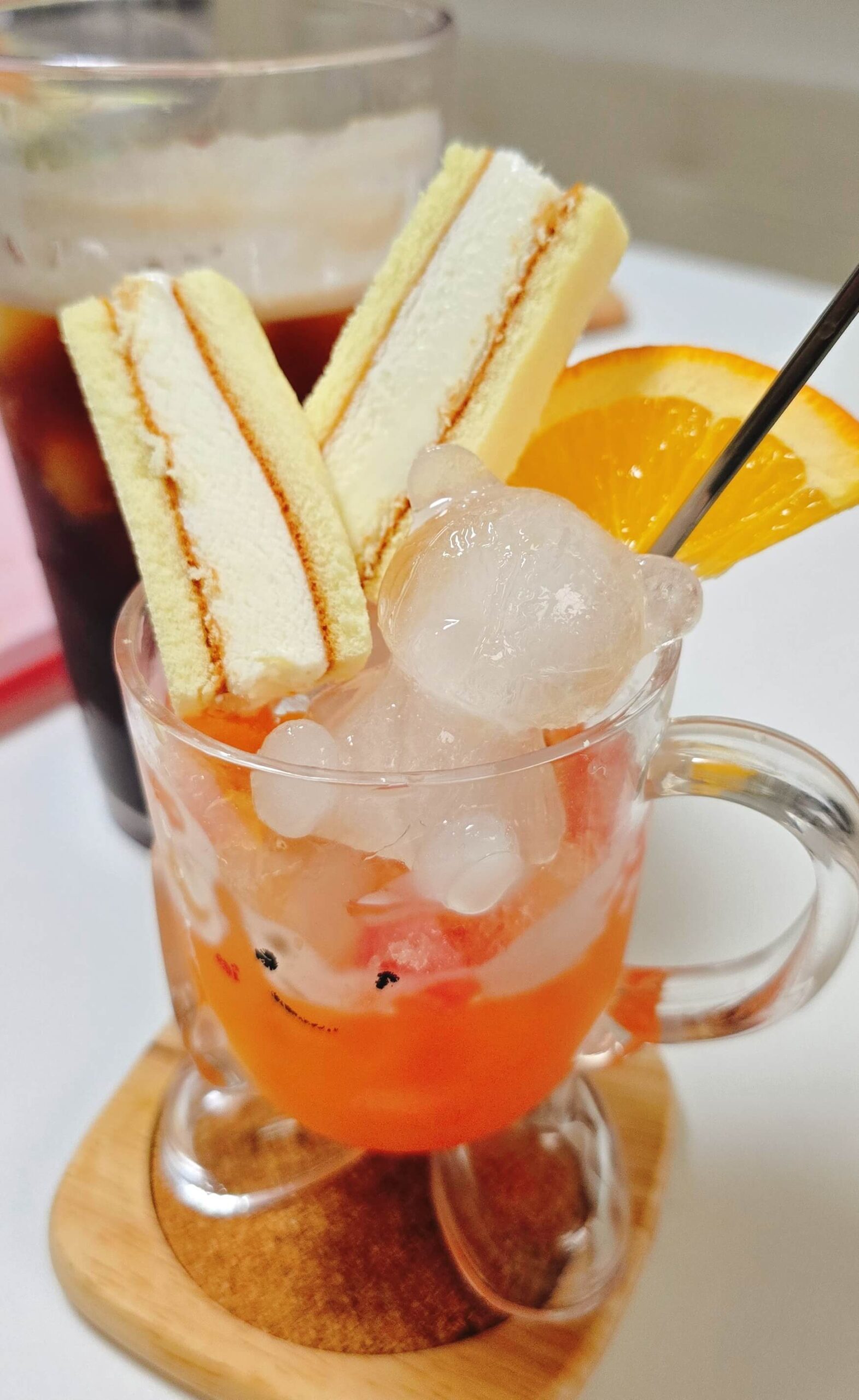 샌드케이드가 올라간 자몽에이드